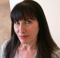 Alison Wayne's Instagram, Twitter & Facebook