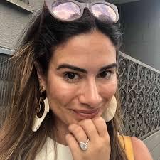 News, engagement ring jeweler jack solow shared how the sparkler came together — and details about. I Wore Ariana Grande S 100 000 Engagement Ring For A Week