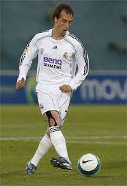 Borja valero iglesias borxa aleo born 12 january 1985 is a spanish professional footballer who plays for italian club fiorentina as a central midfiel. Borja Valero En El Madrid Es Complicado Llegar Al Primer Equipo As Com
