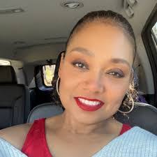 Davette Johnson's Instagram, Twitter & Facebook