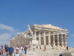Atena (în greaca modernă αθήνα, athina singular, în greaca clasică ἀθῆναι, athēnai plural) este capitala greciei.atena a cunoscut o evoluție glorioasă, mai ales în grecia antică, fiind locuită de oameni încă din epoca bronzului și guvernată până în jurul anului 1000 î.hr. Atena NaÈ™terea CivilizaÈ›iei È™i A DemocraÈ›iei O Istorie MilenarÄƒ