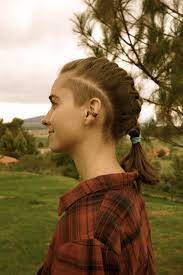 Women S Hair Sidecut Undercut Shaved Head Sides Woman Long Hair Undercut Long Hair Long Hair Styles Half Shaved Hair