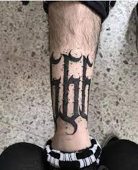 666 is called the number of the beast in (most manuscripts of) chapter 13 of the book of revelation of the new testament, and also in popular culture, for example the british heavy metal band iron maiden's third studio album the number of the beast and its title track Tattoo 666 Tattoo Vorlagen Vorlagen
