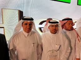 معالي وزير الصحة يكرم الدكتور البارقي صحيفة بارق الإخبارية