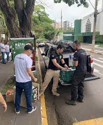 POLÍCIA CIVIL PARTICIPA DA CAMPANHA DO NATAL SEM FOME 2025, EM PRESIDENTE  PRUDENTE A Polícia Civil marcou presença, na manhã desta sexta-feira  (15/11), no primeiro dia do drive-thru da Campanha “Natal Sem