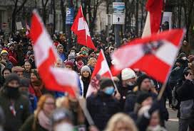 So konnten wir siegreich, friedlich durch wien marschieren. Polizeieingriff Bei Aggressivem Corona Spaziergang In Wien Coronavirus Vol At
