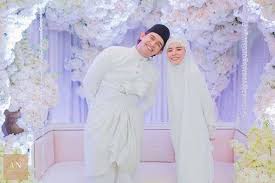 Anak bungsu ussy sulistiawaty kini sudah menginjak usia 7 bulan, bunda. 8 Sebab Kenapa Anak Bongsu Lelaki Adalah Calon Terbaik Untuk Korang Remaja