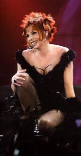 Belle jeune fille black de 29 ans ,ronde, bien en recit rencontre mylene farmer chair, douce, attentionnée, souriante, agréable à regarder, sociable. 120 Mylene Farmer Ideen In 2021 Sangerin Kunstlerin Papierkleid