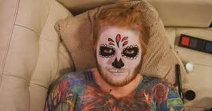 In 2019, de vries wrote on twitter that he had been informed by police and justice officials that he was on the hit list of a fugitive criminal. Ed Sheeran Ed Sheeran S Tattoo Artist Says Star S Inkings Are S And Lost Him Clients Tattoos