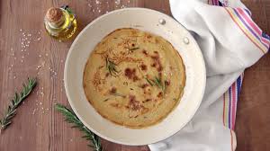 Falafel di ceci (felafel) i falafel sono una ricetta originale della tradizione araba, costituita da polpette fritte a base di ceci tritati con cipolla, aglio, prezzemolo. Ricetta Farinata Di Ceci Il Piatto Della Cucina Ligure Semplice E Nutriente Dissapore