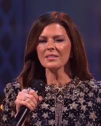 Little Big Town knows how to light up the holidays and April alike 🙌