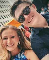 Amanda Gard's Instagram, Twitter & Facebook