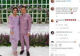 Umur 52 tahun) adalah seorang penyanyi, musisi, dan politikus berkebangsaan indonesia. Hal 6 Anang Hermansyah Ultah Tengok Transformasinya Sempa