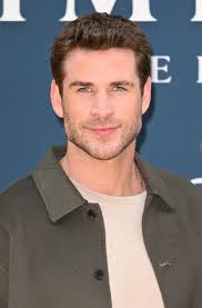 Liam Hemsworth in new photo 🔥❤️🔥❤️