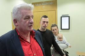 Opozycja niczego nie 500+ a samotne/samodzielne rodzicielstwo dwójki lub więcej dzieci: Radom Miasto Chce Wyeksmitowac Rodzine Z Polrocznym Dzieckiem Pelnomocnikiem Jest Piotr Ikonowicz Echo Dnia Radomskie