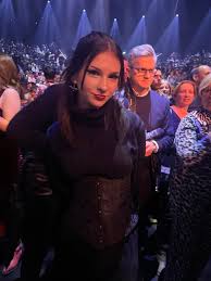 Hiya, my name is Brooke I'm 16 and I live in pound hill. My prom is coming  up and I'm hoping to earn some money for my dress ☺️ I can do