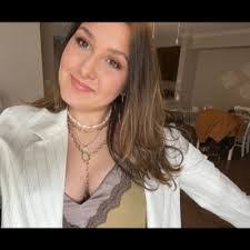 Sarah Burdick's Instagram, Twitter & Facebook