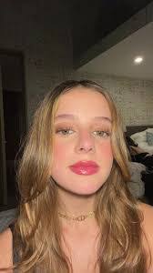 Regina Sandoval's Instagram, Twitter & Facebook