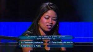 El gobernador richard aguilar, quien ha liderado el proyecto y capoteado la polémica posa junto a la estatua. Desafio Africa Origen Lafiscalia Com