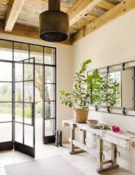 Dengan teras yang ukuran terbatas, bisa kamu kombinasikan dengan pintu dan jendela aluminium yang minimalis. 6 Model Kusen Pintu Minimalis Untuk Rumah Masa Kini