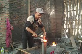 Check spelling or type a new query. Bahan Baku Pisau Masih Mengandalkan Bahan Bekas Antara Jateng