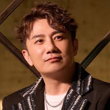 東彥想問大家一個問題，如果Yellow  Skin在暑假結束前再辦一場演唱會的話，大家都會支持嗎？或是能有比上次更多的小彥子來支持嗎？暑假中南部的朋友能上來嗎？大家都要回答我唷！會不會再開一場，操之在你們手上唷！無論如何，東彥一樣期待下一次和你們的見面！  P.S 照片 ...