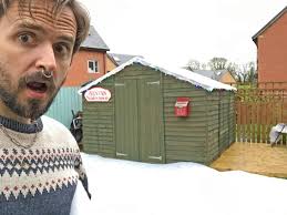 Lincolnshire man lifts festive spirits with 'Christmas Bubble' music video