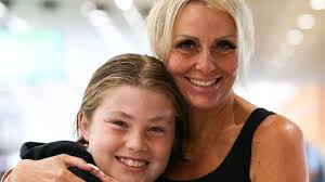 Emotional reunions as Victorians touch down in Tassie