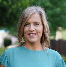 Lora Ingram's Instagram, Twitter & Facebook