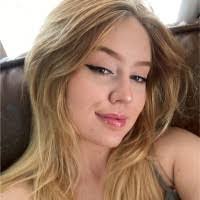 Emily Putnam's Instagram, Twitter & Facebook