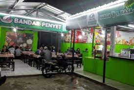 Kedua menu tersebut merupakan menu andalan rumah. Sop Gurame Segar Wangi Cengkareng Yummy