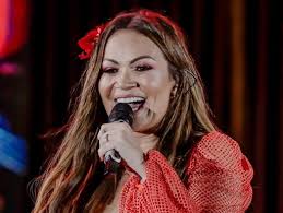 Those born under the virgo zodiac sign have capable, organized and analytical minds, which often makes them a pleasure to chat with. Solange Almeida Mostra Os Sucessos Da Carreira Na Live Minha Historia Popline