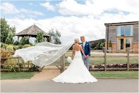 7,9 km de mythe farm b&b. Mythe Barn Wedding Photography Atherstone Leamington Warwickshire Photographer 0088 Showit Blog