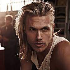 Grau Blond Haarfarbe Hunnam Jax Charlie Long Cheveux Long Homme Coiffure Longue Coupe Homme