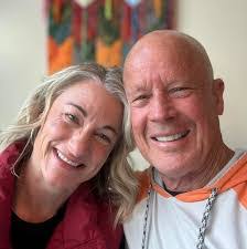 Vicki Pogue's Instagram, Twitter & Facebook