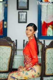 Di hari kartini yang selalu diperingati pada tanggal 21 april ini merupakan hari unuk merayakan perjuangan perempuan dalam mendapatkan persamaan hak dalam hari kartini diperingati dengan berbagai cara. 61 Ide Gadis Kemban Jarik Batik Di 2021 Wanita Pakaian Wanita Kemben