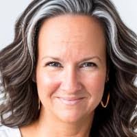 Karen Tindall's Instagram, Twitter & Facebook