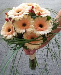 Brautstrauss In Pastell Lachs Brautstrausse Brautstrauss Gerbera Gerbera Hochzeit