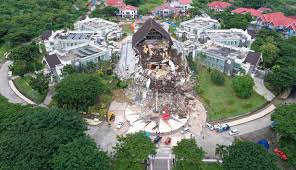 Gempa mamuju terjadi pada jumat (15/1/2021) dini hari sekitar pukul 02.00 wita. Foto Potret Udara Dampak Gempa Mamuju News Liputan6 Com