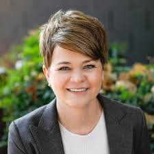 Aileen Chi's Instagram, Twitter & Facebook