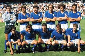 Die fussball nationalmannschaft von italien gewann das wm finale mit 2:1 nach verlängerung gegen die tschechoslowakei. Italien 4 X Fussballweltmeister