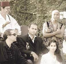 Çocukluğu i̇stanbul'da moda'da geçen sicimoğlu, talas amerikan okulu'nda ve ardından tarsus amerikan koleji'nde eğitim görmüştür. Ayhan Sicimoglu Kimdir Hayati Ve Calismalari Hakkinda Bilgi Verir Misiniz