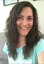 ISO a stylist that could do this 80s shag haircut for long wavy hair,  involves making a bajillion micro layers. My old stylist moved away. TIA  for a great rec, bonus if