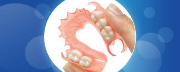 Giocatori di club lancianti all'aperto senior che giocano la gente più anziana di salute di forma fisica delle ciotole di verde d. Dentiera Tutto Cio Che Devi Sapere Per Tornare A Sorridere Dentista Resta