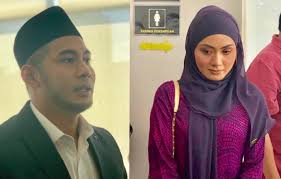 Beliau telah berkahwin dengan pelakon kacak fizo omar pada 10 november 2013. Fizo Omar Mawar Karim Sah Cerai Talak Satu Media Hiburan