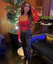 Somewhere out there is another little freak who will love us and understand  us and kiss our three heads and make it all better.” -Carrie Bradshaw 💄  #NYC #Travel #ootd #ootn