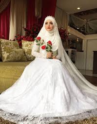 Gaun pernikahan memang harus spesial dan tampak beda. 10 Gambar Mira Filzah Pelakon Cinta Si Wedding Planner Gaun Pengantin Muslim Gaun Pengantin Sederhana Gaun Perkawinan