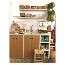 maison omani on instagram la petite cuisine bois et beton cire cuisine matiere decocuisine bois betoncire en 2020 petite cuisine cuisines deco cuisine beton
