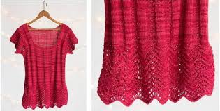 There are endless possibility to turn these beautiful, wavy and lacy look into your everyday project. Feather N Fan Knitted Ribbed Tee Free Knitting Pattern