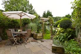 Small Gardening Designs For Florida Small Garden Design For An Beautiful Weybridge Cottage A Courtyard Gardens Design Small Courtyard Gardens Garden Design